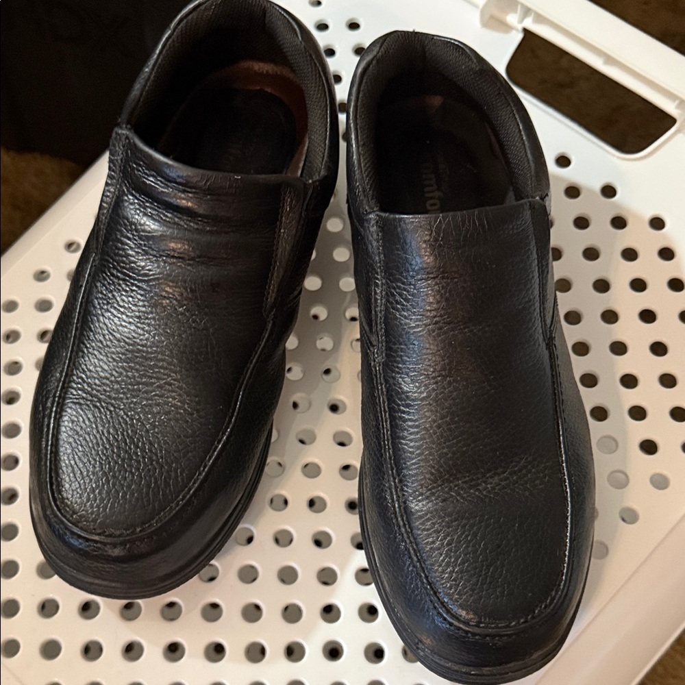 Men Classic Black Leather Slip-On Loafers